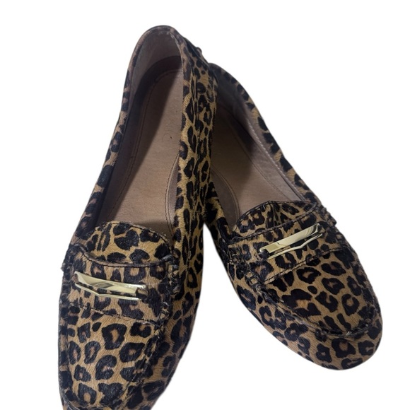 Vionic Leopard Pattern Flats - Picture 2 of 8